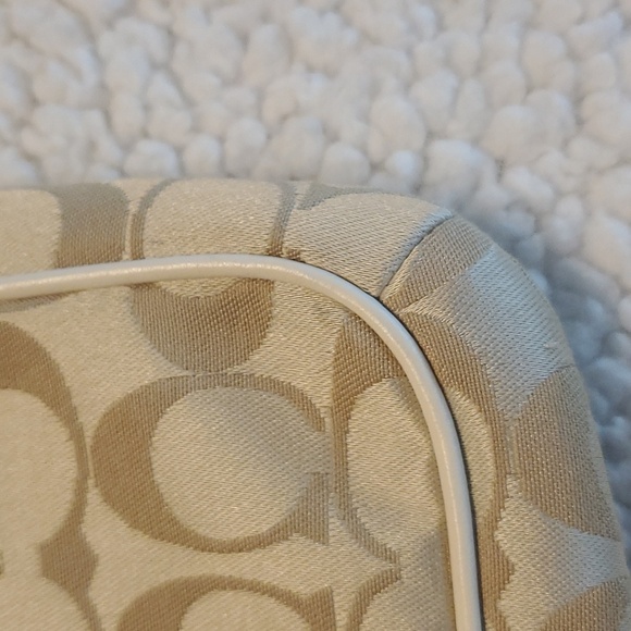 Coach Wristlet - Picture 6 of 10